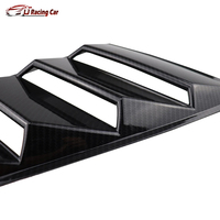 Couvre-vitre de voiture Carbon Look Exetrior Latéral de fenêtre arrière de voiture Accessoires de voiture pour Ford Mustang 2015- 2018