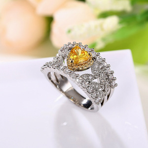 Anello Vintage a Cuore Traforato per Donne, Elegante Gioiello da Indossare all'Indice - Product Image 1