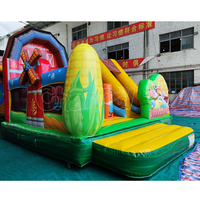 Château gonflable avec toboggan, parcours d'obstacles gonflable, aire de jeux sur le thème de la ferme, jeu interactif gonflable