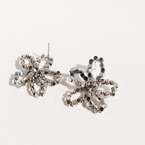 แฟชั่น2025ใหม่ต่างหูสตั๊ดรูปโบว์สแตนเลสต่างหูเม็ดกลมสีทอง18K สำหรับผู้หญิงขายส่ง - Product Image 5