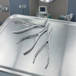 Ensemble de Spéculums Nasaux Manuels de Classe I Certifiés CE de Haute Qualité, 3 Tailles (Petit, Moyen, Grand), en Acier Inoxydable Chirurgical Réutilisable, Durée de Vie 1 An, 2 Ans - Product Image 3
