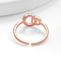 Meilleure vente transfrontalière : Bague double en cuivre électroplaqué, design entrelacé, style européen minimaliste et tendance pour femme