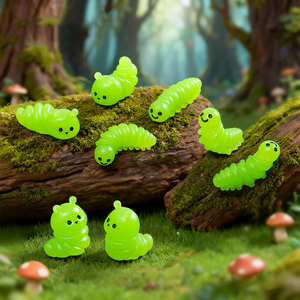 Lindas Mini Figuras de Resina de Oruga, Pequeños Adornos de Insectos de Resina para Jardín de Hadas, Casa de Muñecas, Bonsái y Decoración de Escritorio - Product Image 1