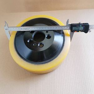 Bon <span class=keywords><strong>prix</strong></span> 230x75/82-45 mm Jungheinrich <span class=keywords><strong>STILL</strong></span> BT Roue de traction de <span class=keywords><strong>chariot</strong></span> <span class=keywords><strong>élévateur</strong></span> en polyuréthane PU durable utilisée sur - Product Image 2