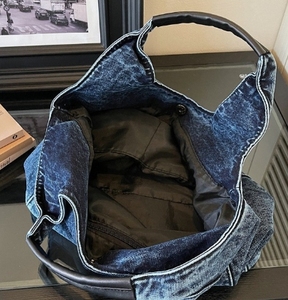 Sac à bandoulière carré professionnel en tissu jean avec motif de dessin animé - polyvalent pour les trajets quotidiens et les cours des étudiants - Product Image 5