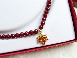 Collana Vintage con foglia d'acero rosso ciondolo di perle di lusso di fascia alta per le donne Casual in lega di rame catena alla moda - Product Image 6