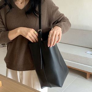 Sacs fourre-tout professionnels personnalisés pour femmes en cuir PU, sacs à bandoulière pour femme, sacs seau - Product Image 3