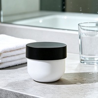 Vente en gros de pots cosmétiques en plastique PP carrés vides de haute qualité personnalisés avec couvercles à vis