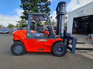 Montacargas Diésel HELI FD70 de 7 Toneladas con Rotador de Tambor, 4WD, Mástil de 3 Etapas, Uso Industrial Pesado, Neumáticos Sólidos/Neumáticos - Product Image 2