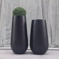 Ventes en gros de grands pots et jardinières ronds classiques en fibre de verre, revêtement en poudre, pour l'extérieur, pour les sols et les centres commerciaux