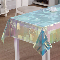 Nappe de table en PVC irisé RNPT avec motifs de médaillons floraux, brillance arc-en-ciel et fini lisse pour tables à manger