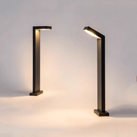Lampadaire LED carré noir mat étanche IP66 avec tête courbée en aluminium pour extérieur, aménagement paysager, villa, pelouse, allée, cour