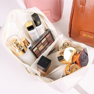 กระเป๋าเครื่องสำอางหนัง PU หูหิ้วนุ่มอเนกประสงค์กันน้ำสำหรับจัดเก็บของใช้ในบ้าน ลายตัวอักษร ฤดูใบไม้ผลิ 2025 พร้อมด้ายเย็บ - Product Image 2