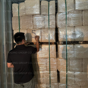 Briquettes de biomasse de sciure de bois compressée du Vietnam pour applications industrielles de chaudières - Expédition certifiée - Product Image 2