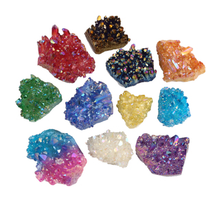 Geode <span class=keywords><strong>Grezzo</strong></span> con Cristalli Aura Rosa Iridescenti Elettroplaccati, Cluster <span class=keywords><strong>di</strong></span> <span class=keywords><strong>Cristallo</strong></span> Naturale, Quarzo Arcobaleno Trasparente - Product Image 1