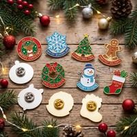 Badge en métal artistique unique et exclusif, motif Bonhomme de pain d'épices, guirlande et chaussette, souvenir joyeux pour les fêtes de décembre, pour les magasins de fournitures de fête