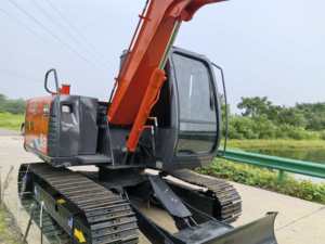 Excavatrice Hitachi ZX70 d'occasion en excellent état, prix bas, modèle 2022, poids opérationnel de 7500 kg, capacité de la benne de 0,34 m, moteur japonais - Product Image 3
