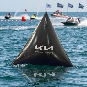 Bouée publicitaire gonflable en PVC HUAYUE, jouet aquatique triangulaire rouge pour jeux en plein air, garantie <span class=keywords><strong>de</strong></span> 2 ans - Product Image 1