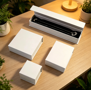 Caja de Joyería Blanca de Lujo con Interior Aterciopelado, Caja de Regalo Rígida con Logotipo Personalizado para Collar, Anillo y Pulsera - Product Image 4