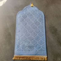 Großhandel einfaches Design Komfort muslimischen islamischen Gebets teppich geprägt 100% Polyester Flanell Sajadah Teppich