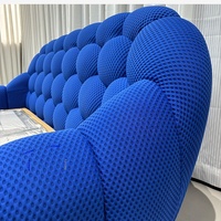 Lit double moderne minimaliste haut de gamme, tissu doux et structure en bois, 180x200cm, vente en gros personnalisée OEM pour projets hôteliers et de clubs