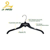 Cintres en plastique noir pour costumes adultes, vente en gros directe usine, avec crochet pivotant en métal et encoches pour sangles, personnalisables