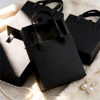 Emballage pour vêtements avec sacs en papier personnalisés, boîtes, étiquettes suspendues, cartes et accessoires de marque