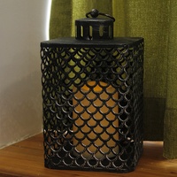 Black Hollow Out Fernbedienung Vintage batterie betriebene Metall kerzen laterne mit LED flackern der Kerze
