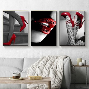 Stampa su tela moderna da parete con donna in calze a rete rosse sexy e tacchi alti, per soggiorno e decorazioni per la casa - Product Image 3