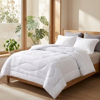 Couette matelassée réversible King Size, alternative au duvet, garnissage doux, respirante, toutes saisons, pour literie.