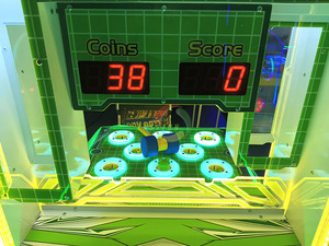 Máquina de Juegos Arcade Operada con Monedas, Novedad con Pantalla LCD, Juego de Golpear al Gorrino para Dos Jugadores, Máquina de Juego de Martillo para Golpear la Rana y al Cerdo para Niños - Product Image 5
