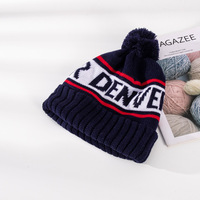 Bonnet d'hiver chaud en tricot 100% acrylique à la mode, vente chaude, bonnets à pompon pour adultes, bérets pour enfants, logo brodé personnalisé, toque décontractée