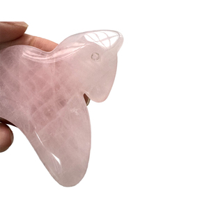 Outil Gua Sha en quartz rose en forme de <span class=keywords><strong>cheval</strong></span>, masseur facial Gua Sha en quartz rose, <span class=keywords><strong>drainage</strong></span> <span class=keywords><strong>lymphatique</strong></span> facial, pierre de massage anti-âge - Product Image 6