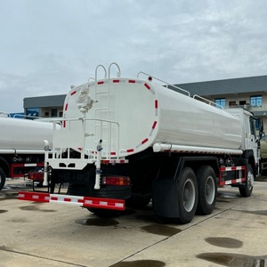 Camion citerne à eau diesel Howo de 20 tonnes 6x4 Camion à eau potable de 5000 gallons Grand camion de nettoyage routier de 20 000 litres - Product Image 5