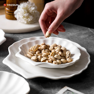 Offre Spéciale élégante assiette à collation en porcelaine blanche en forme de coquille assiette en céramique pour hôtel et restaurant de mariage - Product Image 1