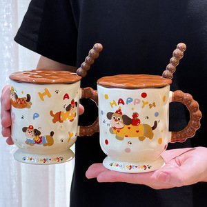 Taza de cerámica Byra con diseño de Dachshund, con tapa y cuchara, diseño de dibujos animados, para uso en la oficina y el hogar, regalo para parejas y chicas - Product Image 2