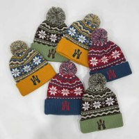 Bonnet classique en jacquard Fair Isle avec pompon, color block, tricoté sur mesure avec pompon et logo brodé en 3D