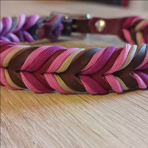 Collar de Perro Personalizable de Lujo Hecho a Mano con Hebilla de Metal Resistente, Longitud Ajustable, Trenzado Suave de Paracord y Cuero, Elegante - Product Image 6