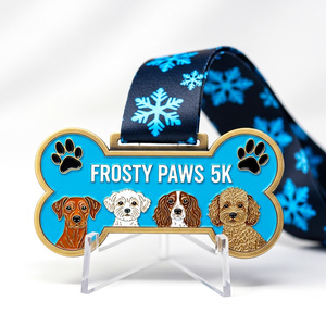 Medalla de 5K de Oro Antiguo con Diseño de Perro en Esmalte Suave, Estampada en Relieve, para Eventos Benéficos de Invierno Amigables con las Mascotas - Product Image 1