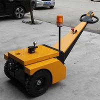 Tracteur de remorquage électrique compact, capacité de traction nominale de 3500 kg, chargeur 24 V 15 A, conçu pour la manutention de matériaux en atelier