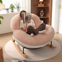 Fauteuil à bascule moderne en peluche capitonné rose, design cocon rembourré, mousse à mémoire de forme, pieds en bois massif, pour salon