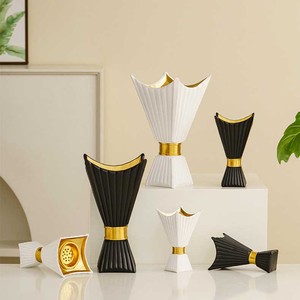 Bruciatore d'Incenso Quadrato in Stile Arabo Mediorientale - Product Image 1