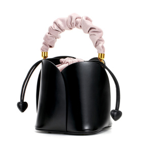 Mini Borsa a Secchiello da Donna di Design Ultima Novità alla Moda con Coulisse in Vera Pelle e Tracolla - Product Image 3