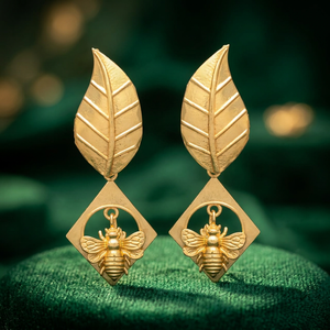 Ensemble de boucles d'oreilles plaqué or, design ethnique classique, motif feuille, pour fiançailles, mariage, fête, bijoux Jaipur Gems - Product Image 4