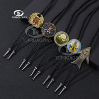 Vente en gros personnalisé Cowboy Bolo Cravate 3D en relief Argent Or Plaqué Alliage Serpent Chaîne Collier Cadeau De Mariage En Alliage De Zinc Numéro Forme