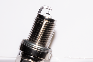 Bujía de iridio 90919-01230 con fuerte salida de chispa, reducción de fallos de encendido y alta durabilidad, compatible con Tiida/Pathfinder/Cube (BKR6EIX) - Product Image 3