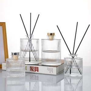 Bouteilles <span class=keywords><strong>de</strong></span> parfum en verre en gros avec bouchon en bois, couvercle en liège, pompe pulvérisatrice, sérigraphie 100/200ml pour parfums, aromathérapie et huiles essentielles - Product Image 1