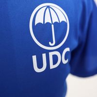 Polo pour Hommes en Coton Polyester Personnalisé avec Logo pour la Campagne Électorale UDC Botswana – Articles Publicitaires