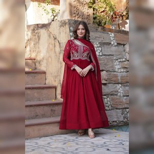Fendy Robe En Mousseline De Soie Avec Paillettes-Travail Brodé Multi Dupatta Conçu Pour Flatter Tous Les Types De Corps Robes Pour Les Femmes En Gros - Product Image 1