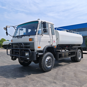 Nouvelle condition Dongfeng 4x4 tout route transmission manuelle <span class=keywords><strong>camion</strong></span>-<span class=keywords><strong>citerne</strong></span> 5001-10000L <span class=keywords><strong>volume</strong></span> du réservoir pour le transport de l'eau - Product Image 1
